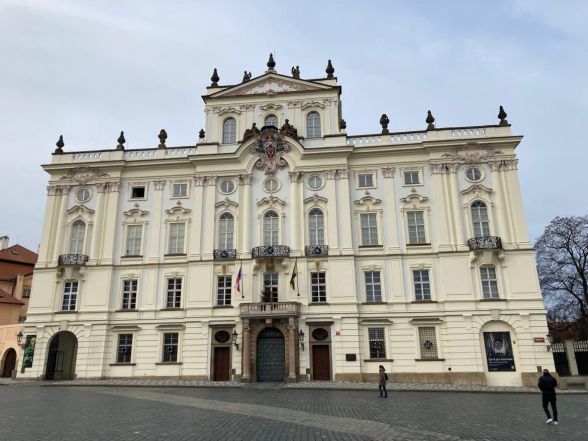 image:Image 10/source/orig/9177_5601_0_arcibiskupstvinaweb.jpg