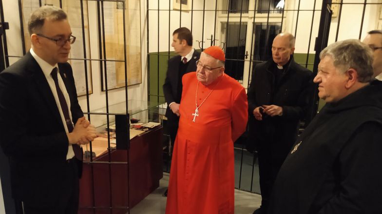 image:Image 11/source/orig/10085_pamatnik-internace-v-kralikach.jpg