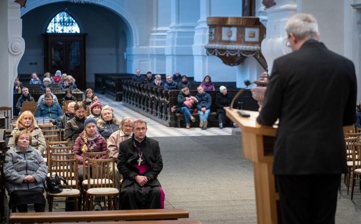 image:Image 11/source/orig/10313_6999_0_bible24209.jpg