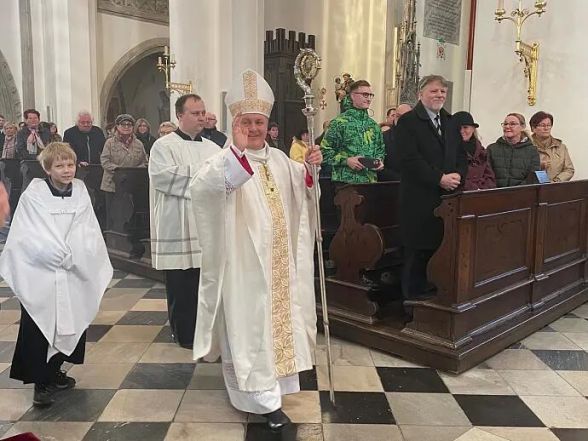 image:Image 11/source/orig/10510_7272_0_image.jpg