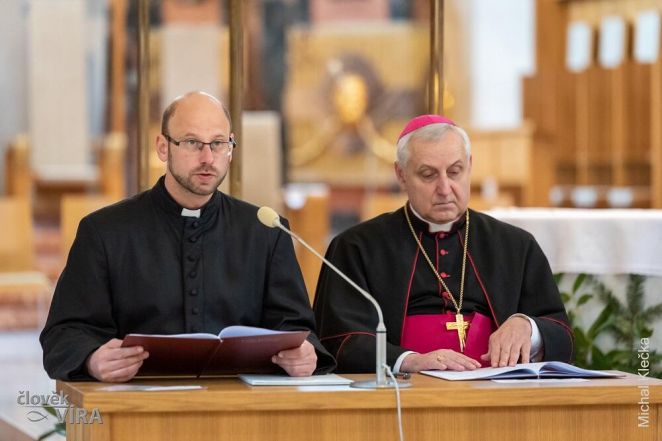 image:Image 11/source/orig/10891_7564_0_presynodalni-shromazdeni_web_04.jpg