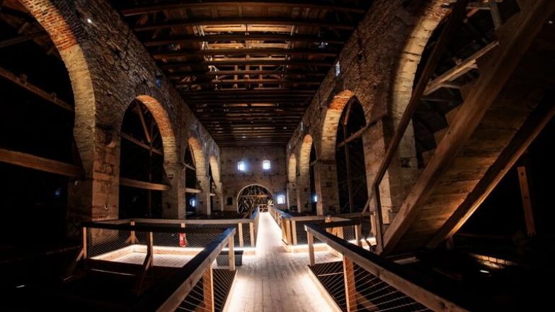 image:Image 11/source/orig/10970_7729_0_jst06081.jpeg