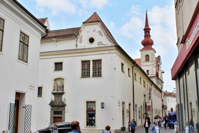 image:Image 12/source/orig/11217_Brno,_klášter_voršilek_1.jpg