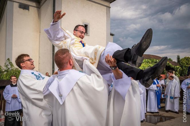 image:Image 12/source/orig/11274_8042_0_279257938-5195762913821567-4703682078704023383-n.jpg