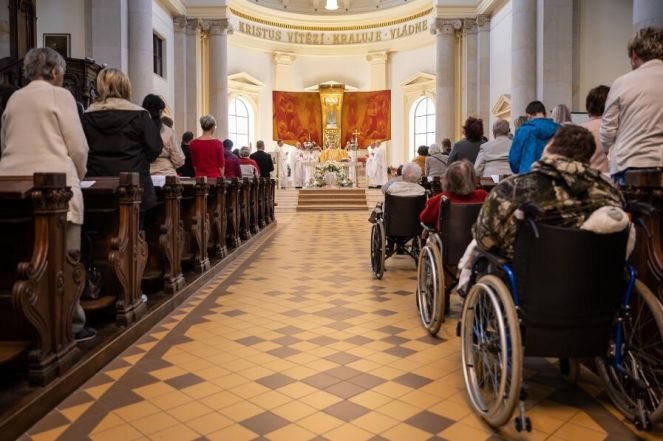 image:Image 13/source/orig/12385_9407_0_poutcharit010622.jpg