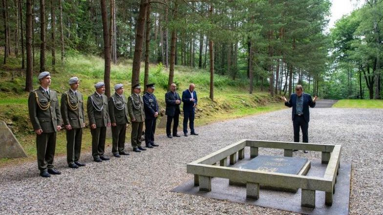 image:Image 14/source/orig/13349_10365_0_jstr0477zadusni-mse-svata-za-popravene-ve-spalenem.jpeg