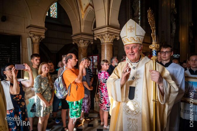 image:Image 14/source/orig/13848_10735_1_220630-rozlouceni-graubner-24.jpg