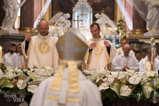 image:Image 14/source/orig/13952_10804_0_220702-knezske-sveceni-sj-velehrad-18.jpg