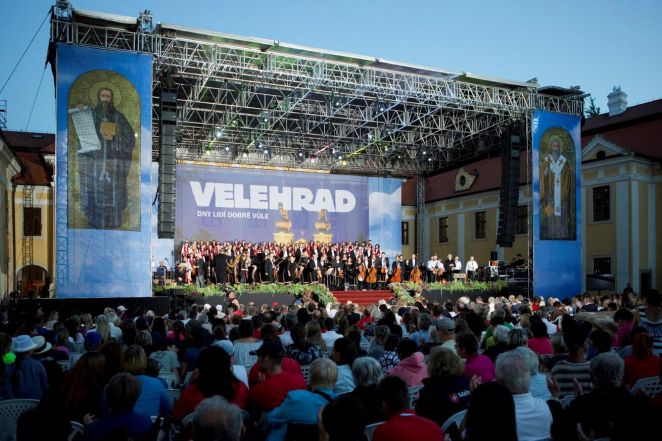 image:Image 14/source/orig/13976_10828_0_220704-dldv-00.jpg