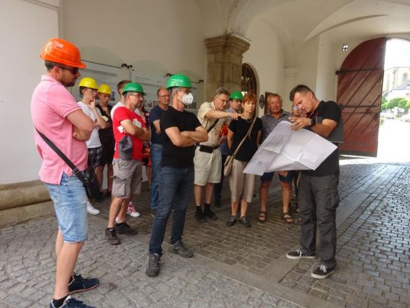 image:Image 15/source/orig/14270_11133_0_220713-zamek-stredy-s-odborniky.jpg