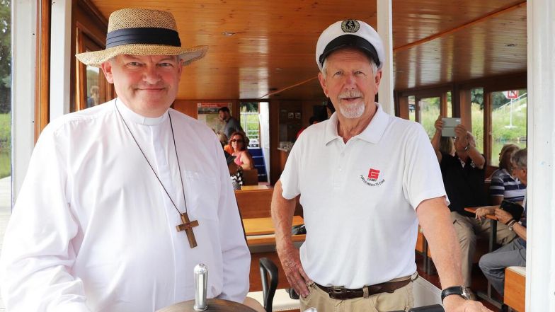 image:Image 15/source/orig/14779_poutnici-na-jedne-lodi-s-biskupem.jpg