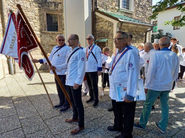 image:Image 15/source/orig/14822_11991_0_hostynkuchari2.jpg