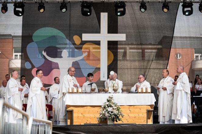 image:Image 16/source/orig/15228_rom7882.jpg