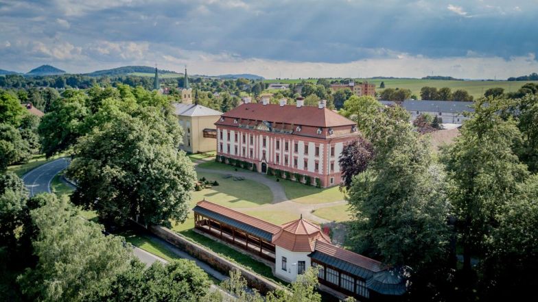 image:Image 16/source/orig/15490_12569_0_zamekkunin.jpg