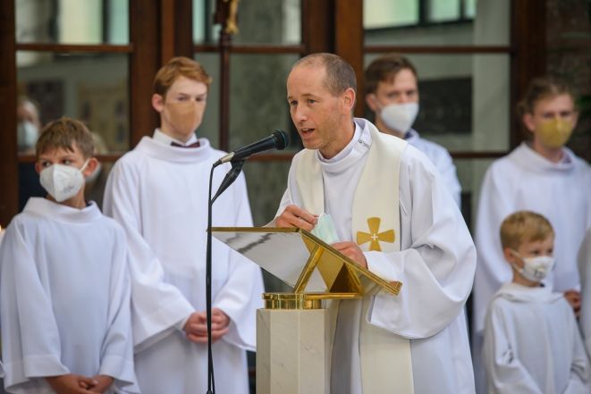 image:Image 16/source/orig/15669_091555-05-685392.jpg