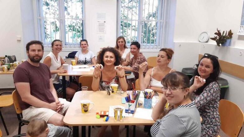 image:Image 16/source/orig/15932_13179_0_vyuka-v-komunitnim-centru-dchp_cropped.jpeg