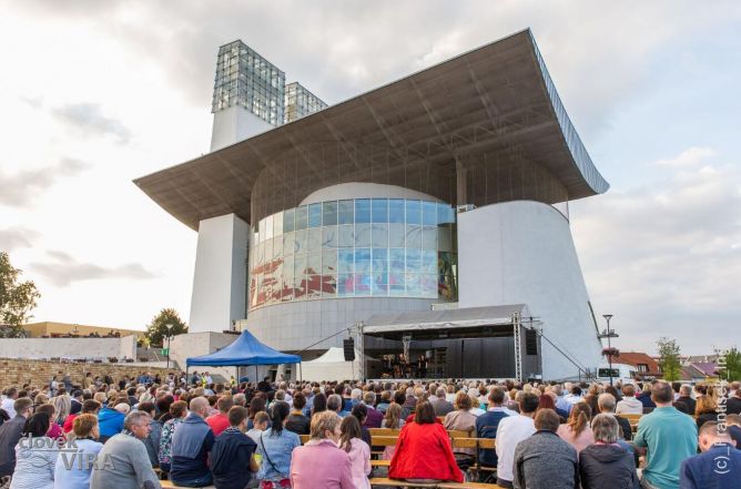 17/source/orig/16162_13487_0_220904-velkomoravsky-koncert-13.jpg image:Image 17/source/orig/16162_13487_0_220904-velkomoravsky-koncert-13.jpg