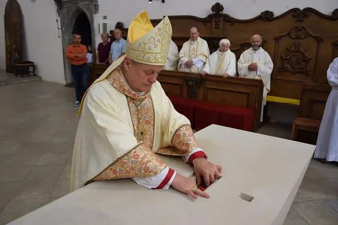 image:Image 17/source/orig/16215_13552_0_image.jpg