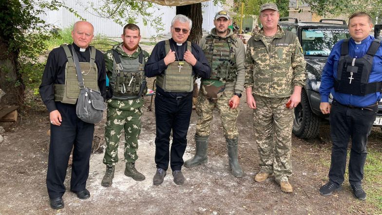 image:Image 17/source/orig/16595_papezsky-almuznik-na-frontove-linii.jpeg