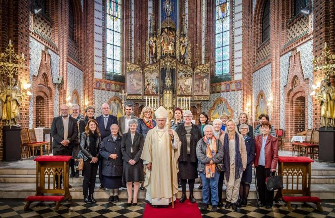 image:Image 18/source/orig/17654_15116_0_sestry_dobrho20paste2011.jpg