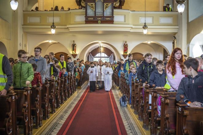 image:Image 18/source/orig/17665_15118_0_ministrantkapouthlucin.jpg