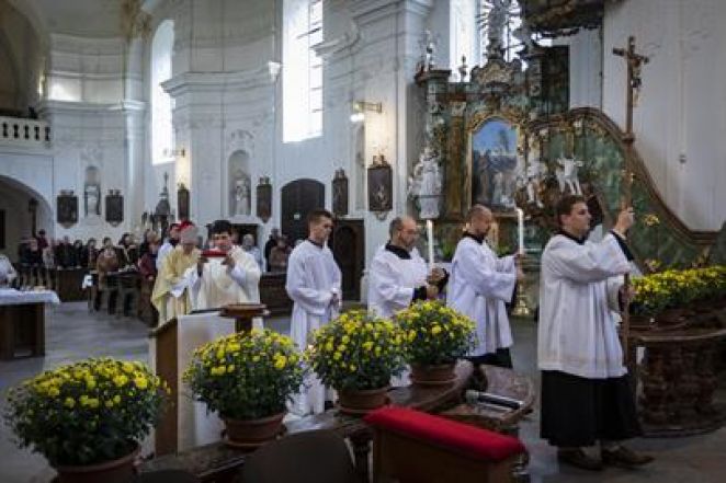 image:Image 19/source/orig/18024_15440_0_1y3a4659.jpg