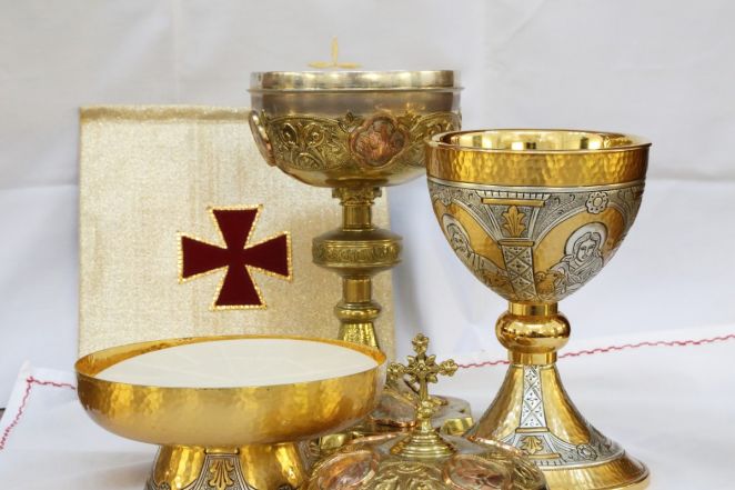 image:Image 19/source/orig/18387_cross-crucifix-chalice-wine-water-eucharist-communion-religion-891165-jpg-d.jpeg
