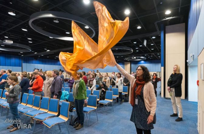 image:Image 20/source/orig/19192_16839_0_221112-konference-o-evangelizaci-14.jpg