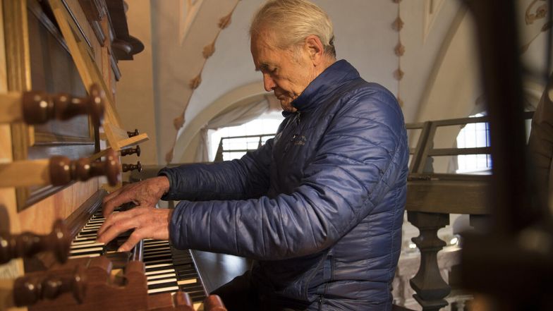 image:Image 20/source/orig/19613_jako-by-buh-sestupoval-mezi-tony.JPG