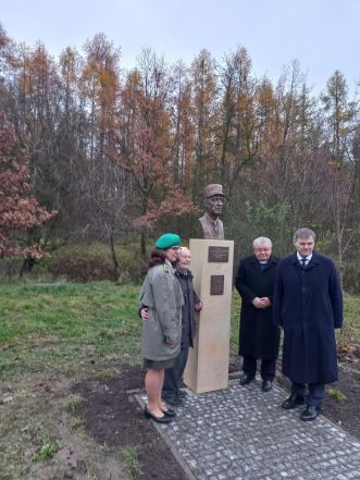 20/source/orig/19756_17392_0_busta-rotated.jpg image:Image 20/source/orig/19756_17392_0_busta-rotated.jpg