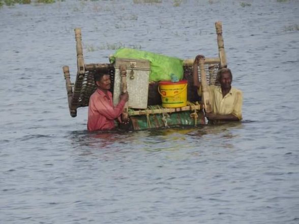 image:Image 21/source/orig/20127_17534_0_221129-zaplavy-pakistan-oblati.jpeg