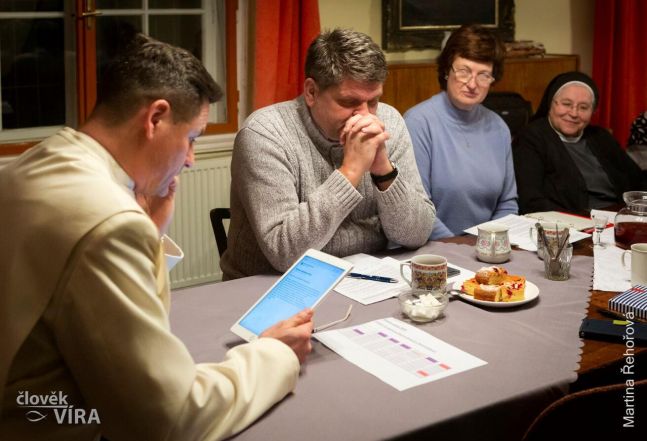 image:Image 21/source/orig/20179_17684_0_synoda_01.jpg