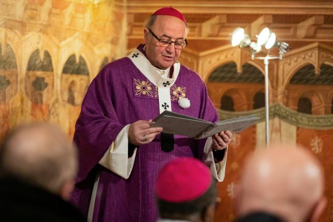 image:Image 21/source/orig/20180_17689_0_karlstejn.jpg