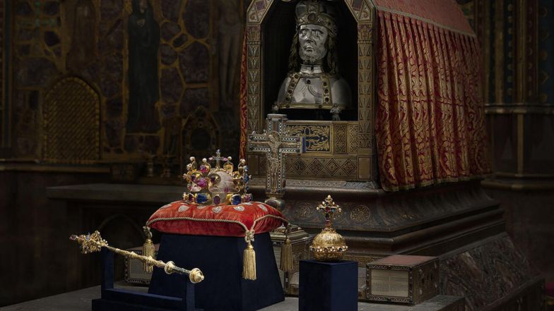 image:Image 21/source/orig/20452_vystava-korunovacnich-klenotu.jpg