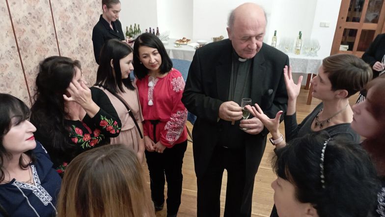 image:Image 22/source/orig/21065_na-stul-patri-dvanact-chodu_1.jpg