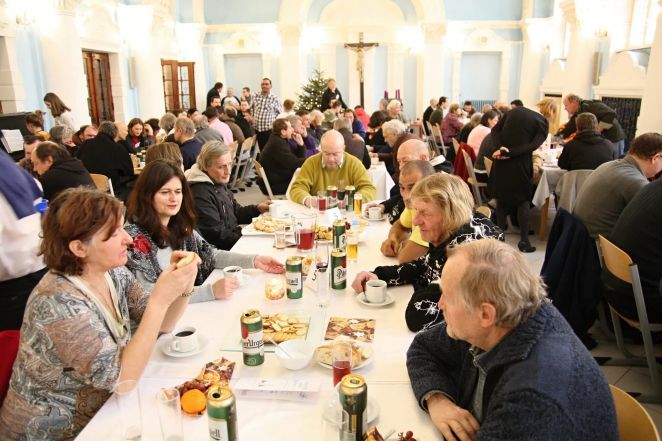 image:Image 22/source/orig/21231_vanocni-obed.jpg