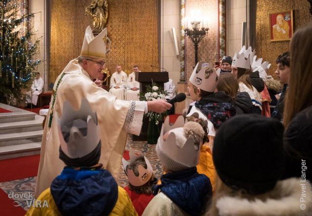 image:Image 22/source/orig/21699_19106_0_221230-zehnani-trikralovym-kolednikum-04.jpg