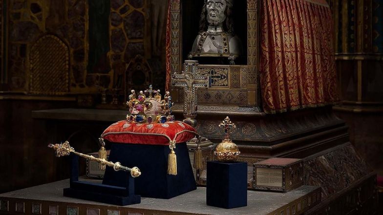 23/source/orig/22038_za-kralovskymi-odznaky-do-katedraly.jpg image:Image 23/source/orig/22038_za-kralovskymi-odznaky-do-katedraly.jpg