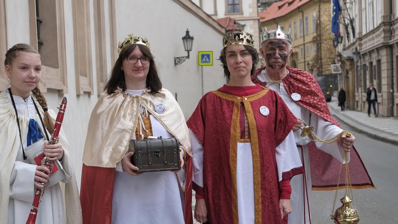 image:Image 23/source/orig/22359_charita-scita-trikralovou-sbirku.jpg