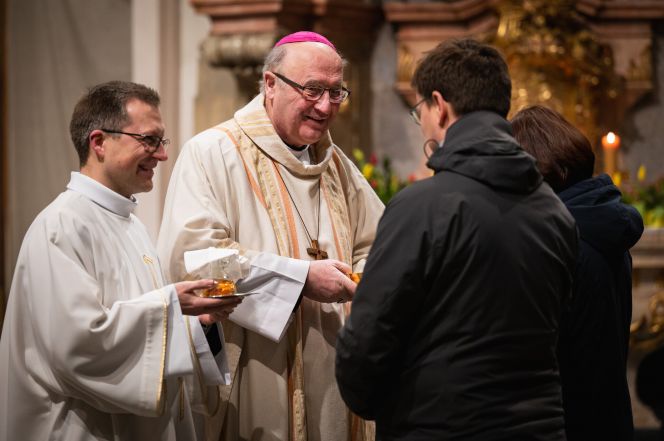 image:Image 25/source/orig/24119_z625659.jpg