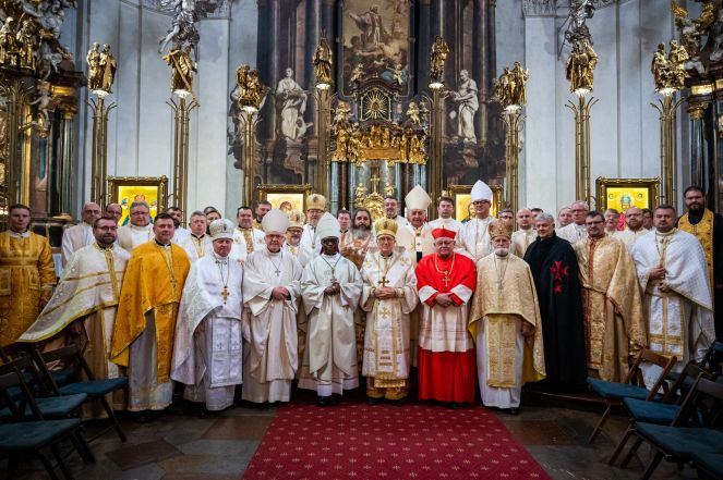 image:Image 25/source/orig/24175_angut-1075.jpg