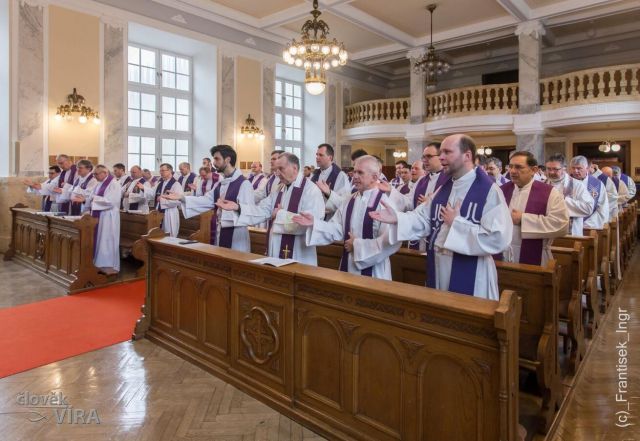 image:Image 25/source/orig/24999_21890_0_230307-setkani-knezi-velehrad-9.jpg