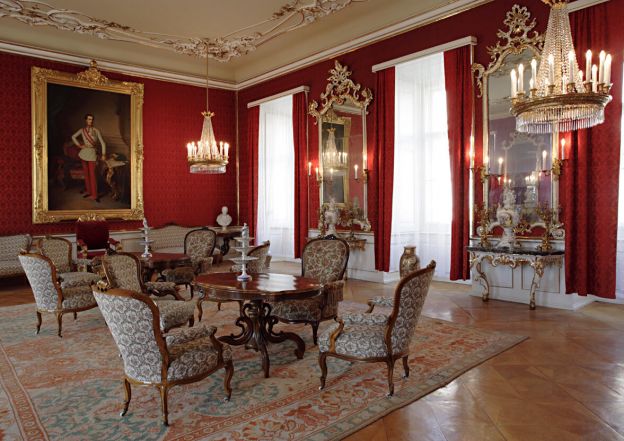 image:Image 26/source/orig/25456_22211_0_palac-interier.jpg