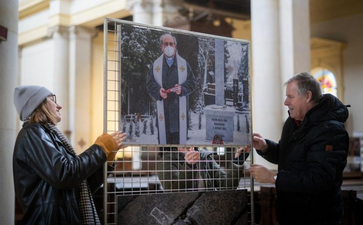 image:Image 27/source/orig/26211_22498_0_00063.jpg