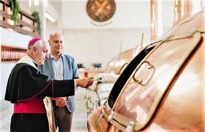 image:Image 27/source/orig/26573_22639_0_bb_pozehnany-lezak2022_1_w.jpg