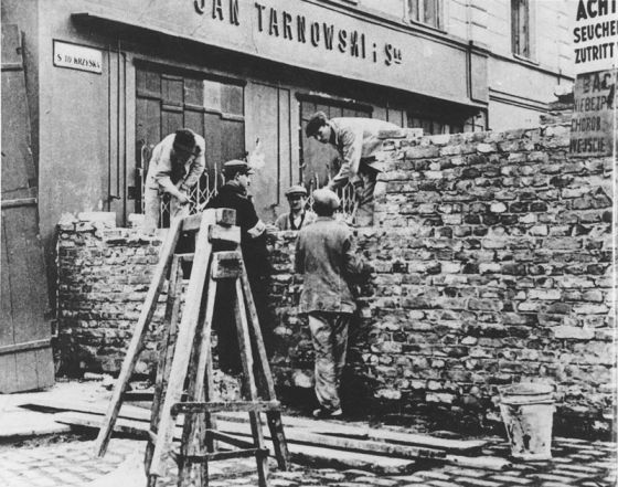 image:Image 28/source/orig/27842_the-wall-of-ghetto-in-warsaw-building-on-nazi-german-order-august-1940.jpg
