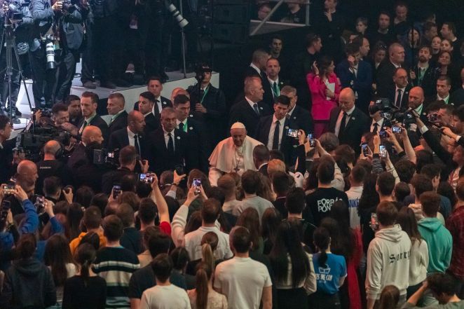 image:Image 29/source/orig/28868_28-04-2023-agsu-navsteva-svateho-otca-v-madarsku-arena-8566.jpg