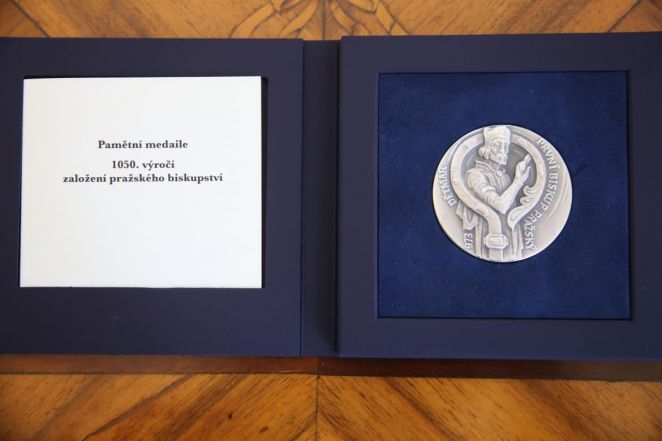 image:Image 30/source/orig/29385_23524_0_stribrnac.jpg