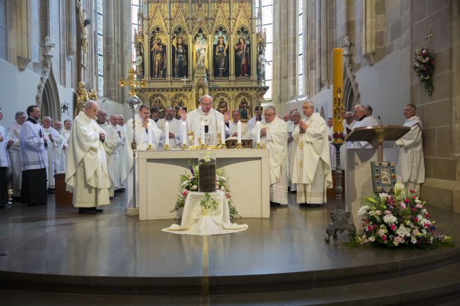 image:Image 32/source/orig/31194_079-30let-plzenske-dieceze-sp.jpg