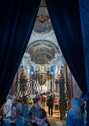 image:Image 33/source/orig/32729_24340_0_230602-noc-kostelu-olomouc-09.jpg